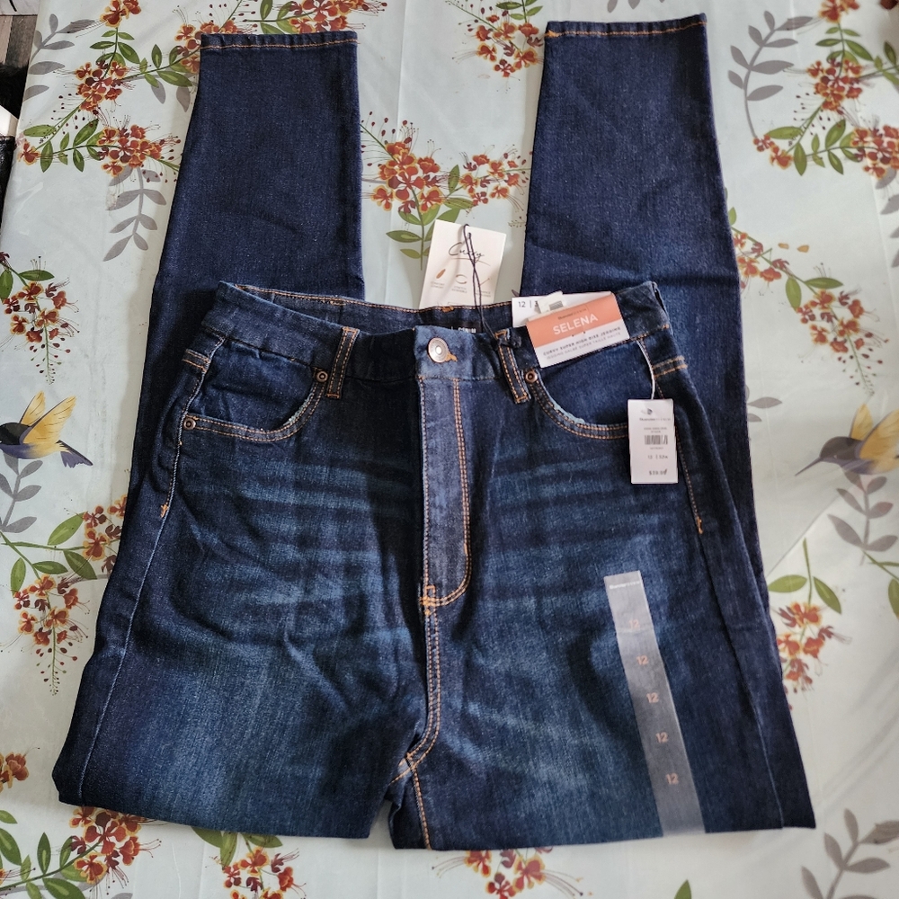 BNWT Bluenotes Selena curvy super high rise skinny jeans. Size 12 or 32w